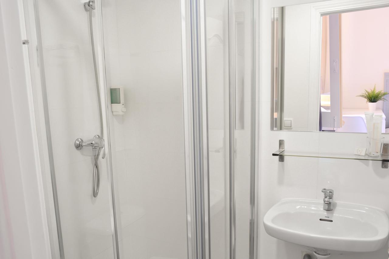 Hostal Guestped Madrid Kültér fotó